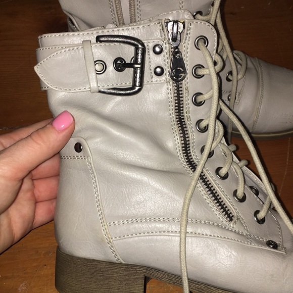 Guess Combat Boots - Picture 2 of 8